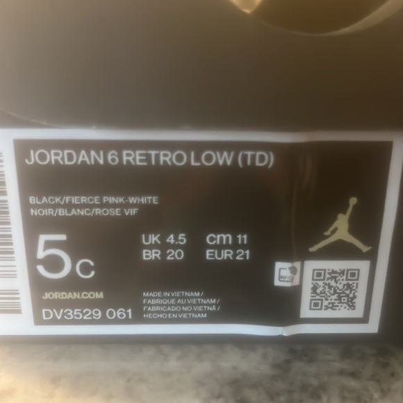 Gently used Jordan ones unisex sneakers - Picture 2 of 3